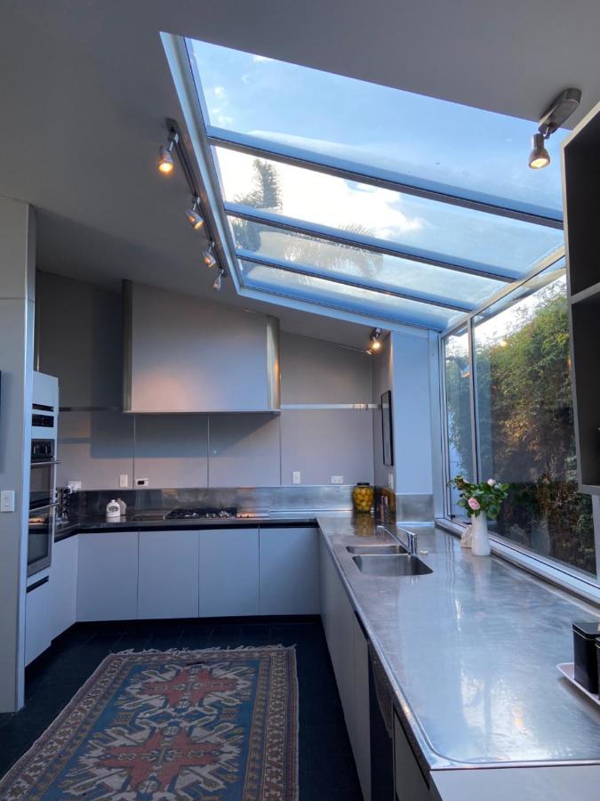 نابيير Maison Blue - Chic Inner City Townhouse المظهر الخارجي الصورة