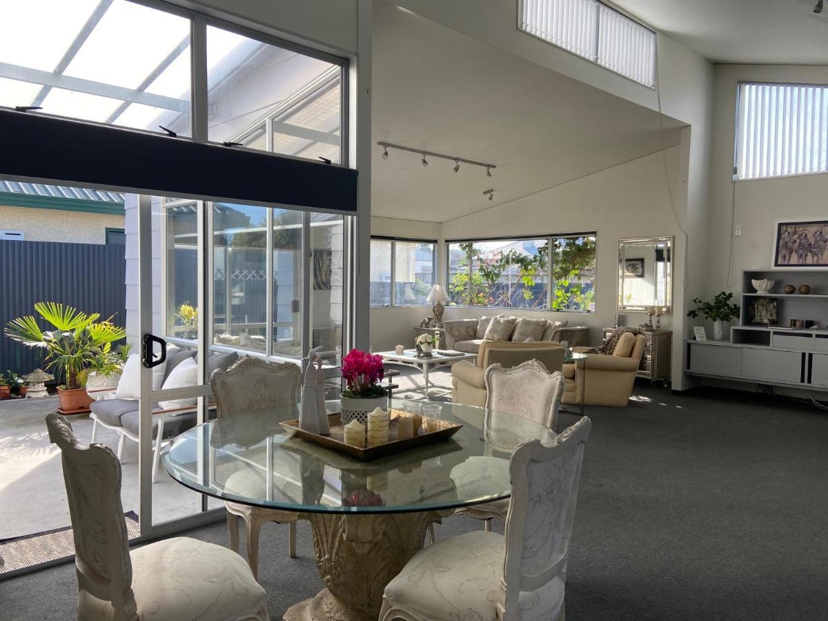نابيير Maison Blue - Chic Inner City Townhouse المظهر الخارجي الصورة