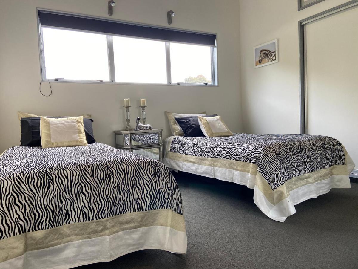 نابيير Maison Blue - Chic Inner City Townhouse المظهر الخارجي الصورة