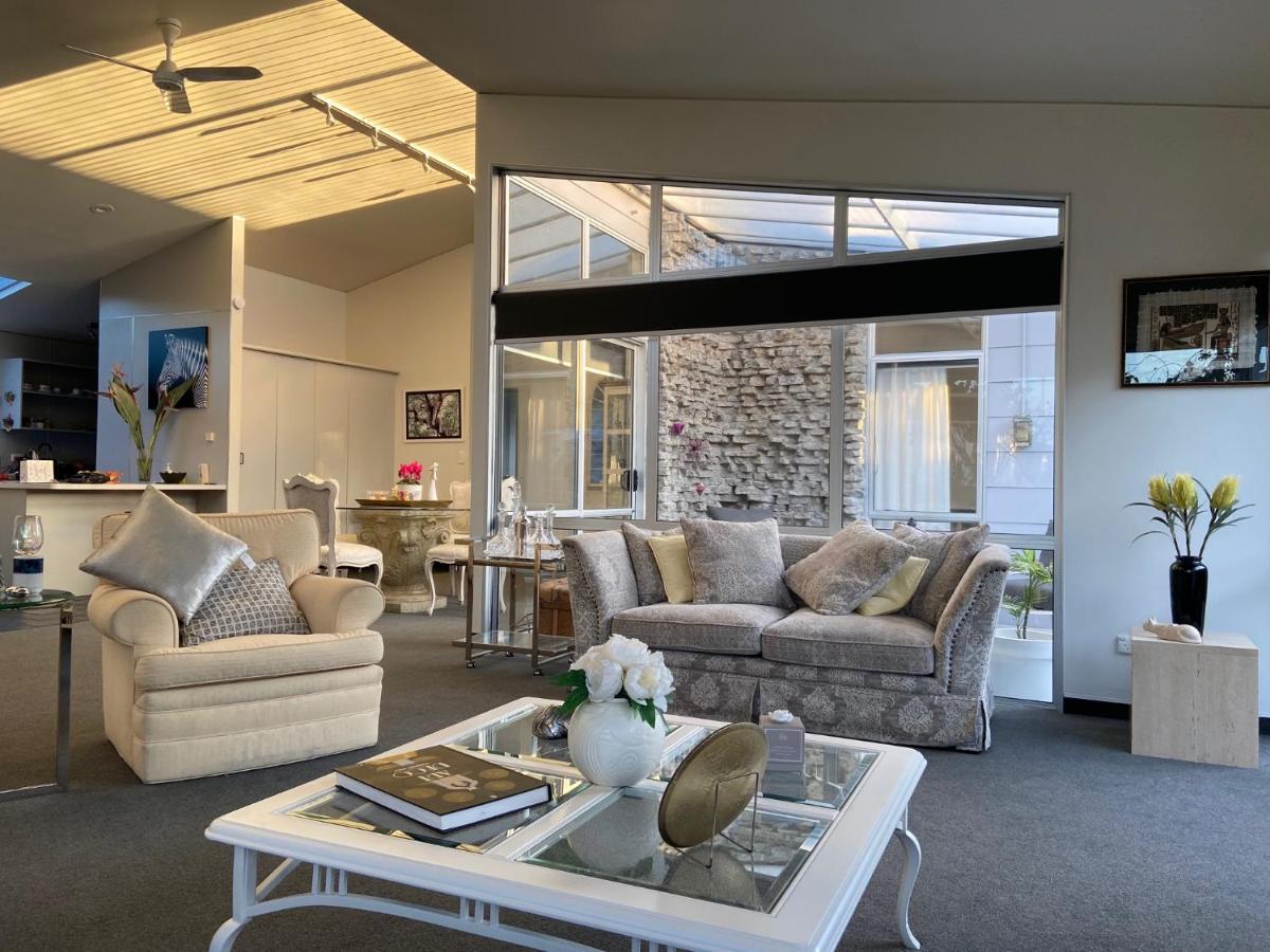 نابيير Maison Blue - Chic Inner City Townhouse المظهر الخارجي الصورة
