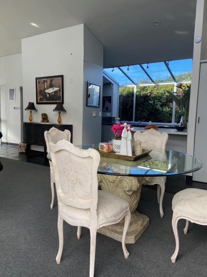 نابيير Maison Blue - Chic Inner City Townhouse المظهر الخارجي الصورة