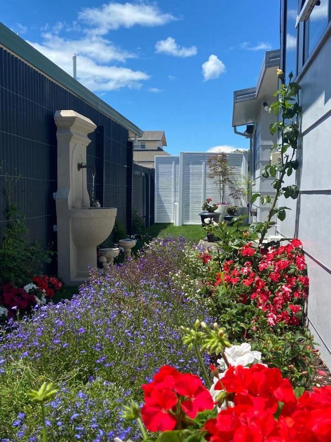 نابيير Maison Blue - Chic Inner City Townhouse المظهر الخارجي الصورة