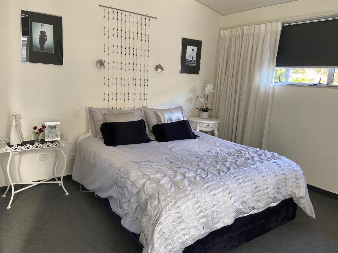نابيير Maison Blue - Chic Inner City Townhouse المظهر الخارجي الصورة